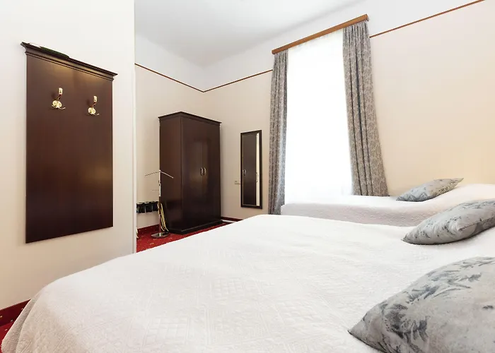 Готель Viktoria Schoenbrunn 3*